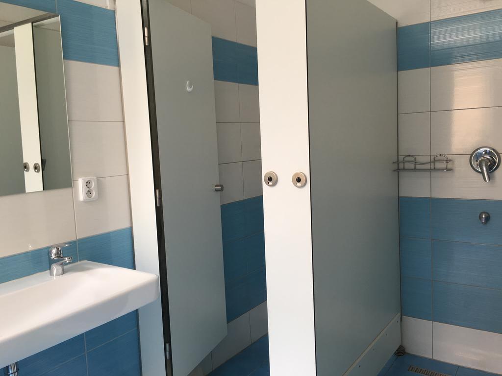 Chichilli Hostel Wien Exteriör bild