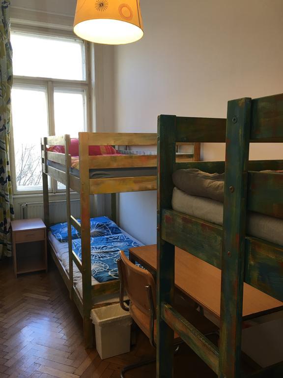 Chichilli Hostel Wien Exteriör bild