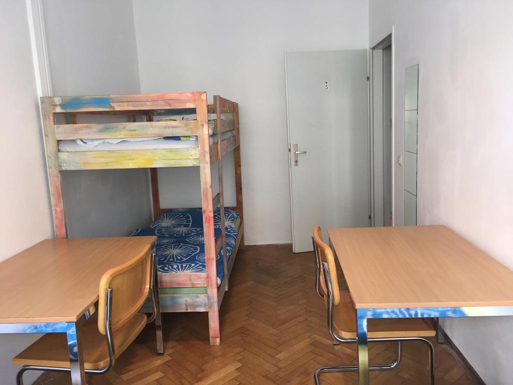 Chichilli Hostel Wien Exteriör bild