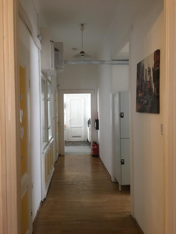 Chichilli Hostel Wien Exteriör bild