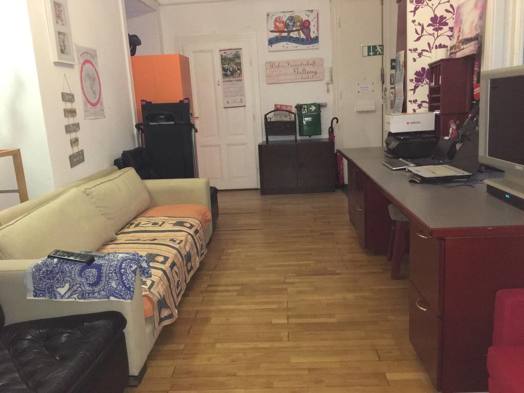Chichilli Hostel Wien Exteriör bild