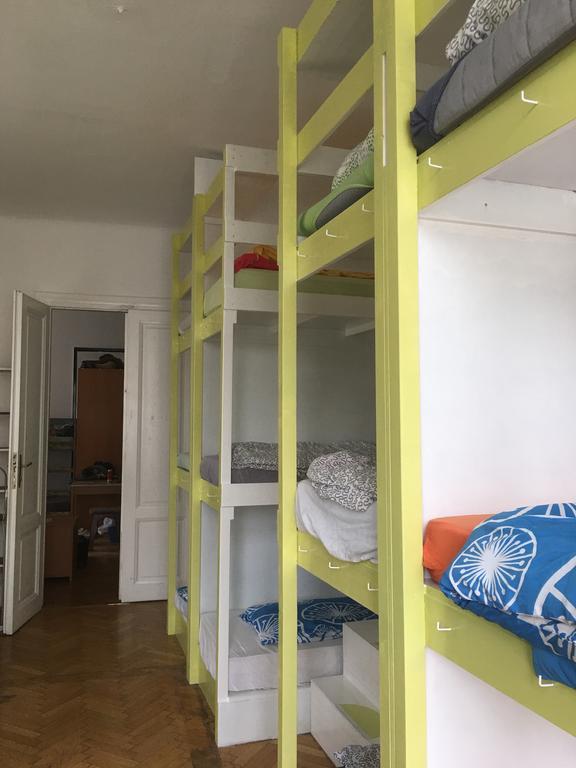 Chichilli Hostel Wien Exteriör bild
