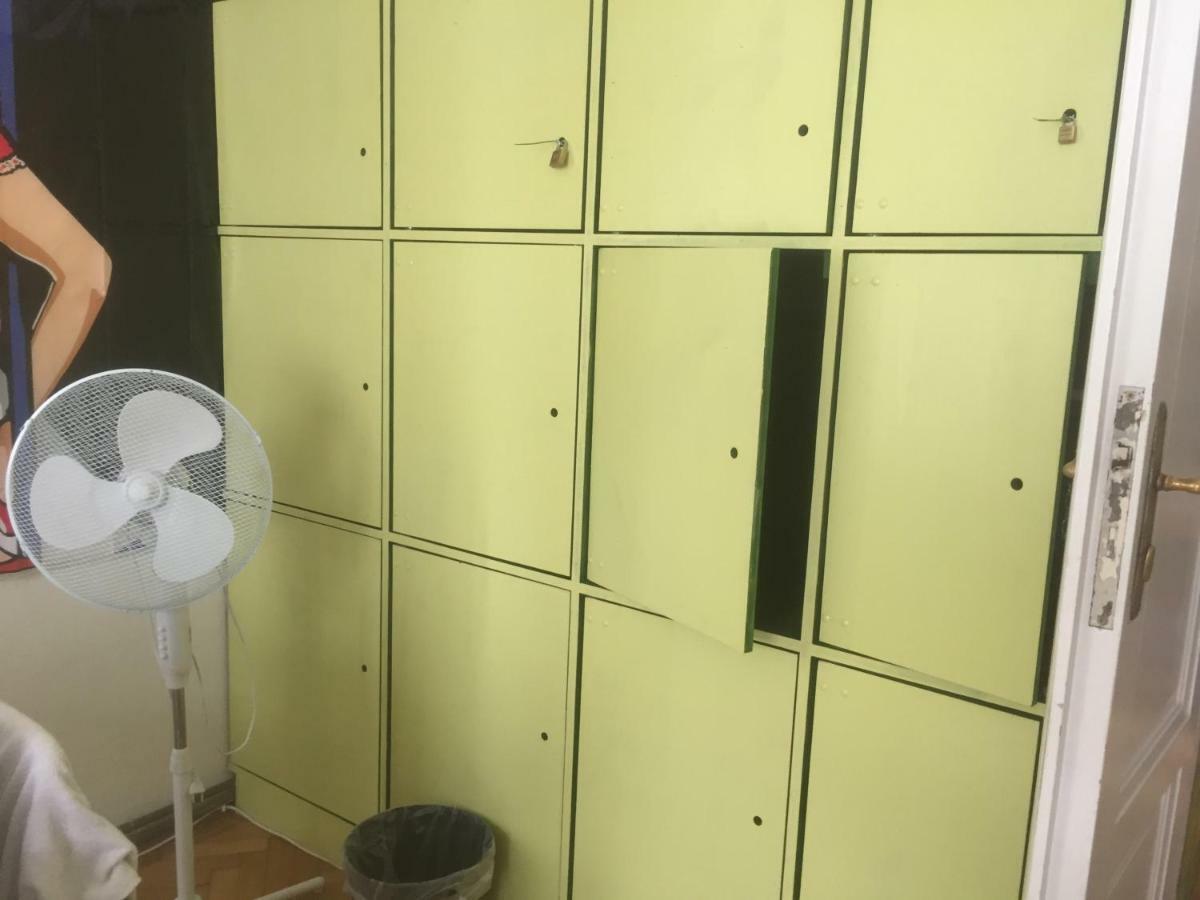 Chichilli Hostel Wien Exteriör bild