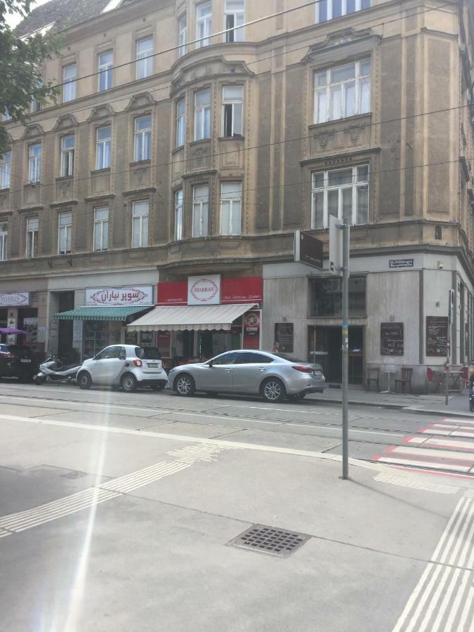Chichilli Hostel Wien Exteriör bild