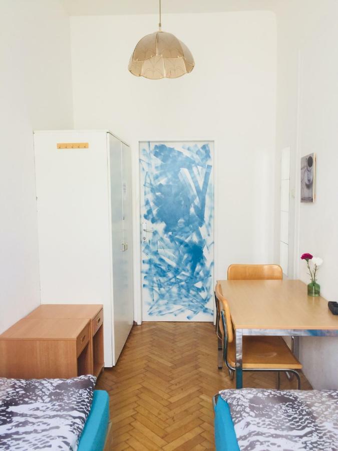 Chichilli Hostel Wien Exteriör bild