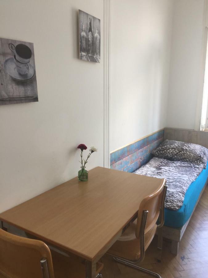 Chichilli Hostel Wien Exteriör bild